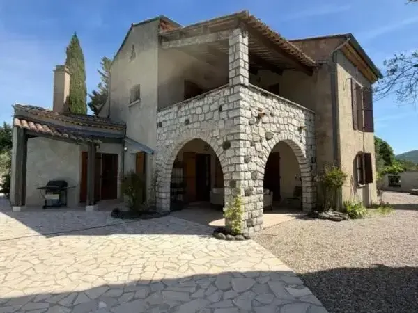 Photo Maison à Alba-La-Romaine au prix de 750 000€