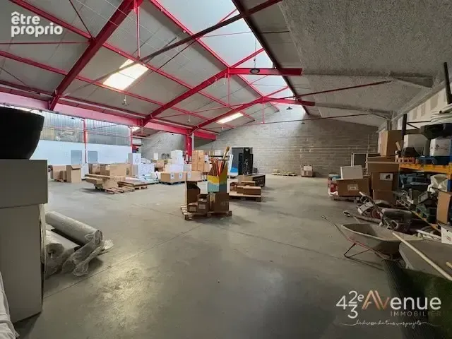 Photo Commerce à Saint-Priest-En-Jarez au prix de 492 000€
