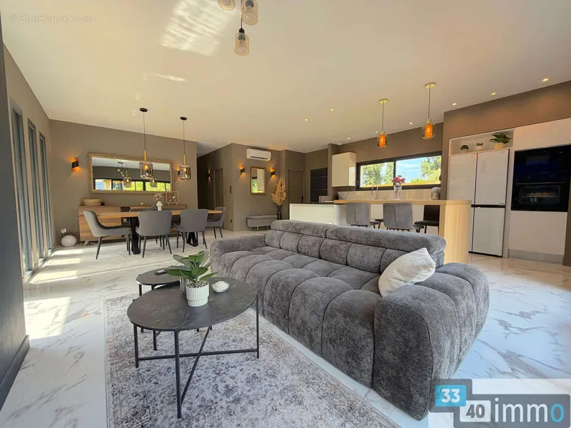 Photo Maison à Salles au prix de 469 000€