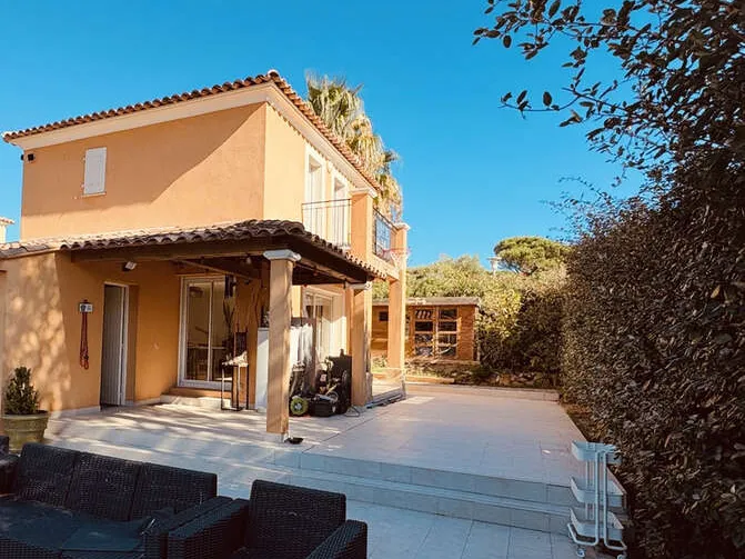Photo Maison à Roquebrune-Sur-Argens au prix de 613 000€