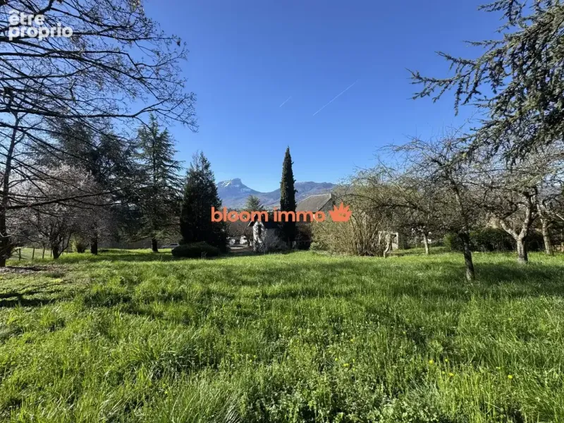 Photo Terrain à Challes-Les-Eaux au prix de 260 000€