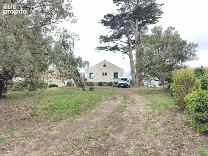Photo Terrain à Prefailles au prix de 884 000€