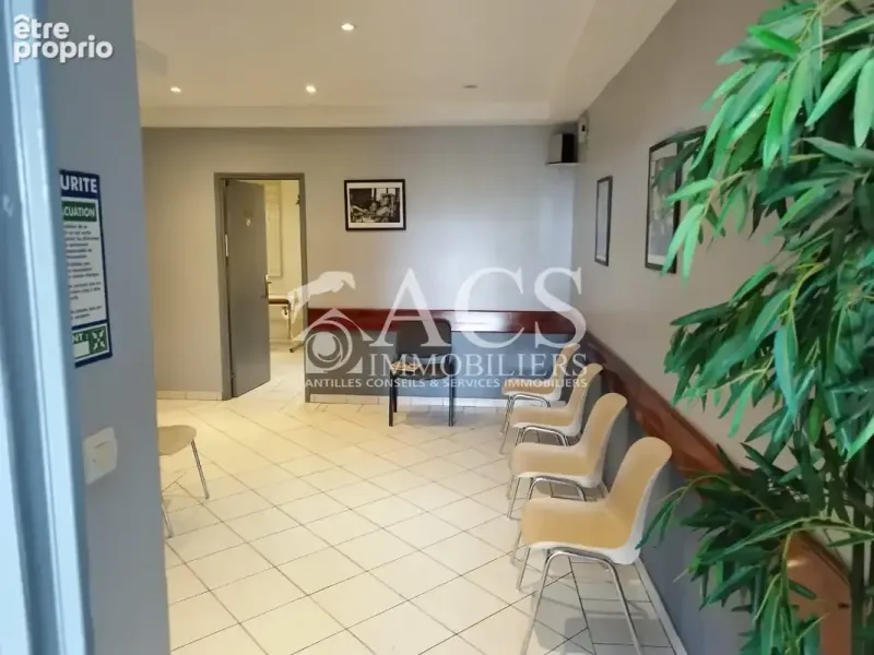Photo Commerce à Schoelcher au prix de 132 000€