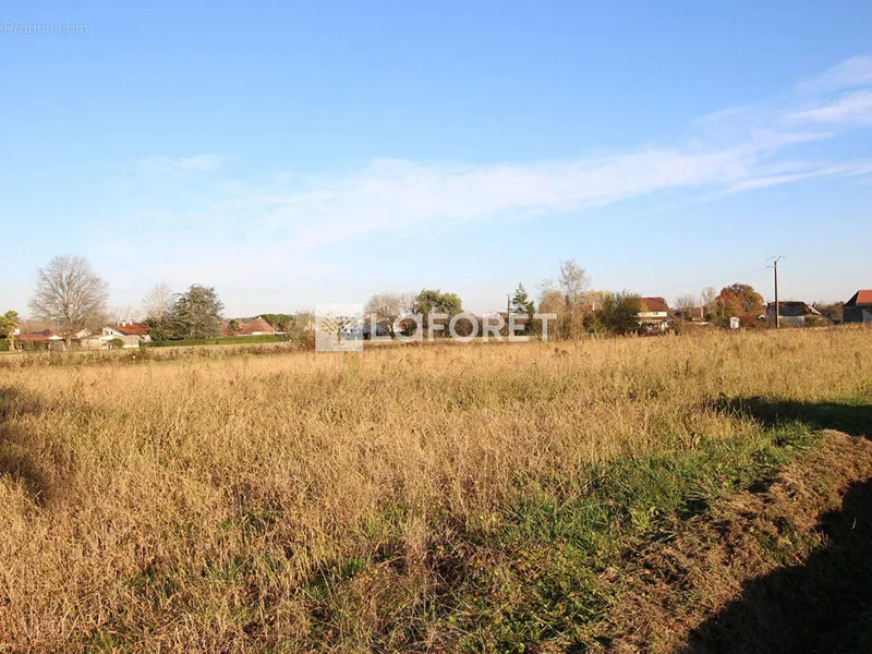 Photo Terrain à Biron au prix de 33 000€
