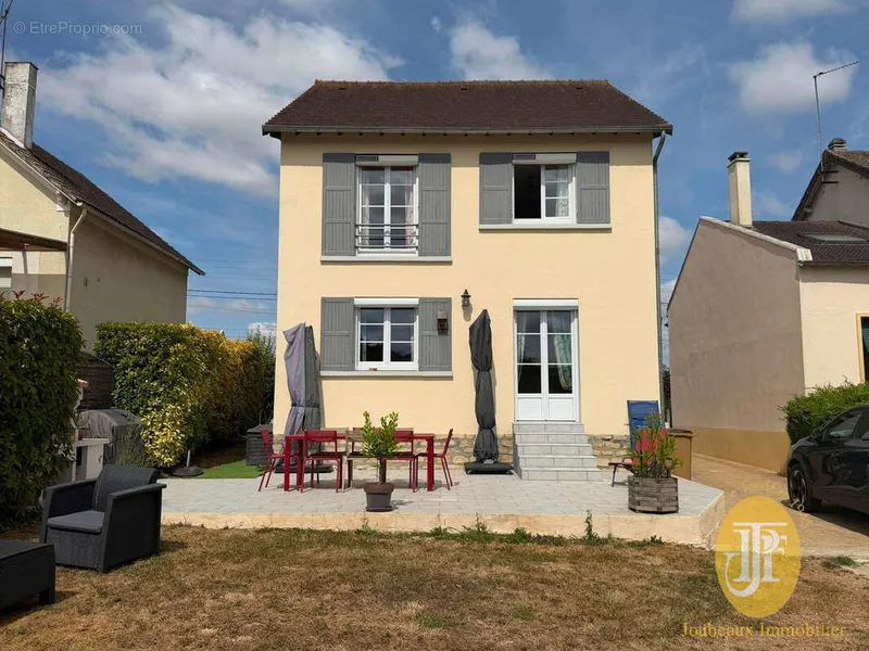 Photo Maison à Bonnieres-Sur-Seine au prix de 259 500€