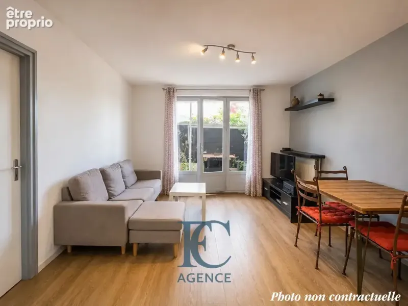 Photo Appartement à Saint-Cyr-Sur-Mer au prix de 195 000€