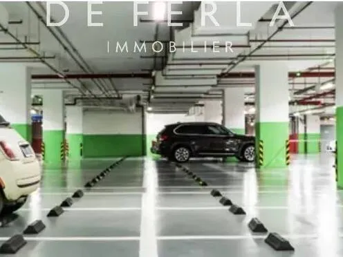 Photo Parking à Paris-7e au prix de 140 000€