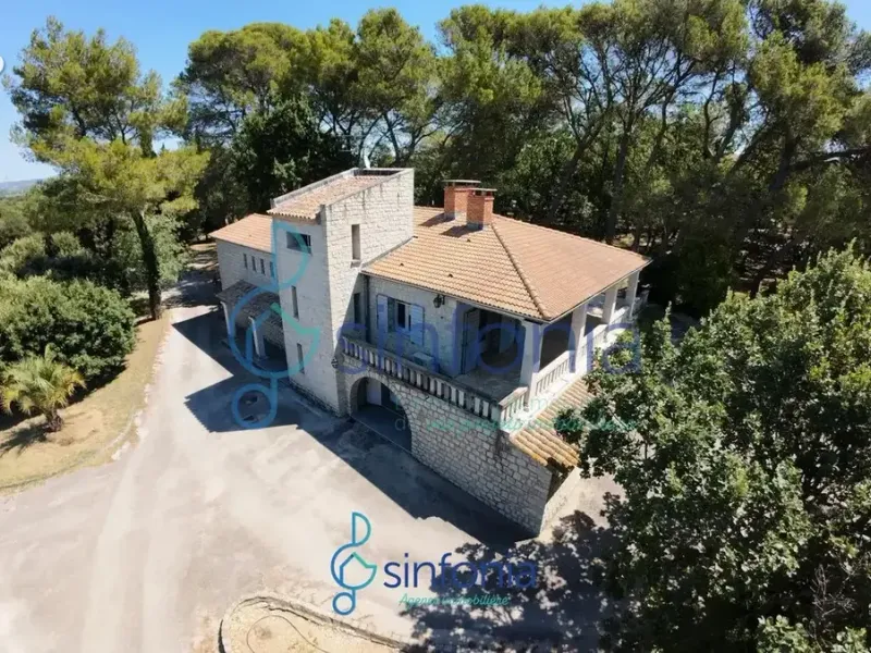 Photo Maison à Sainte-Anastasie au prix de 580 000€