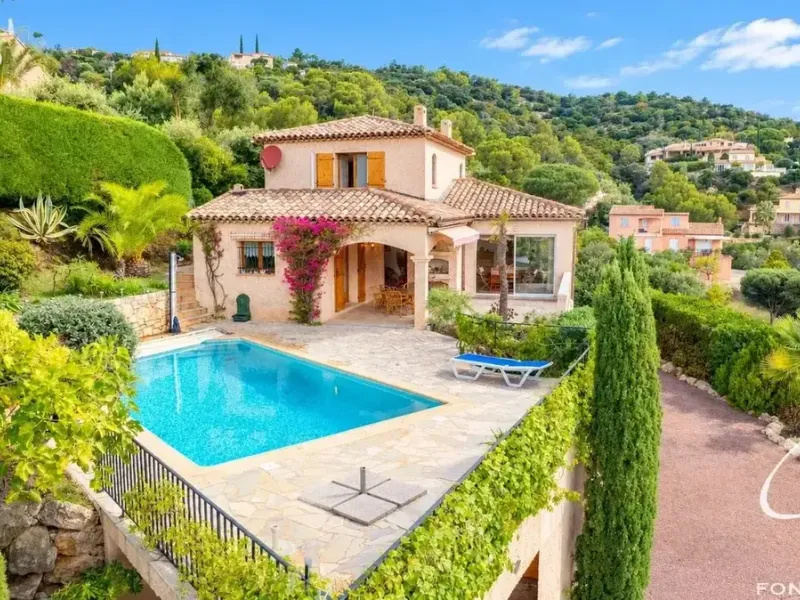 Photo Maison à Roquebrune-Sur-Argens au prix de 990 000€