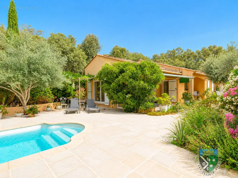 Photo Maison à La Londe-Les-Maures au prix de 708 000€