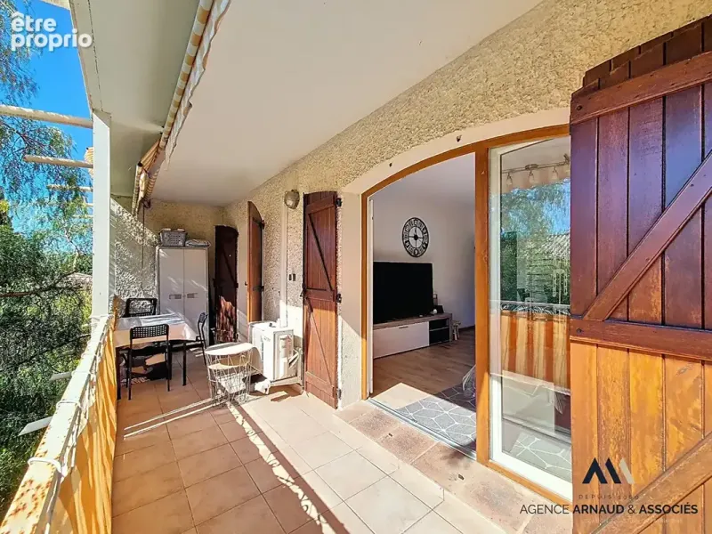 Photo Appartement à Saint-Cyr-Sur-Mer au prix de 319 000€