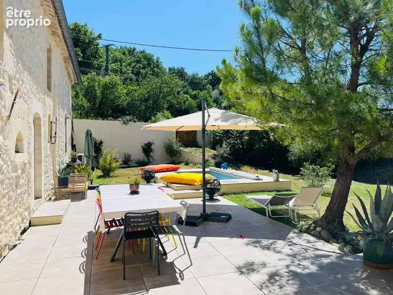 Photo Maison à Villegouge au prix de 540 000€