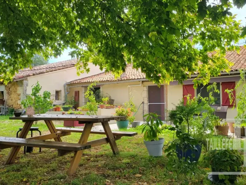 Photo Maison à Connezac au prix de 139 500€