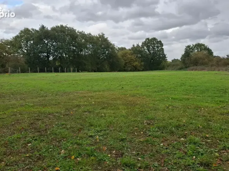 Photo Terrain à Nazelles-Negron au prix de 81 000€