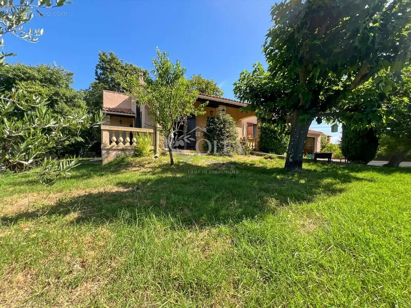 Photo Maison à Saint-Marcel-De-Careiret au prix de 279 000€