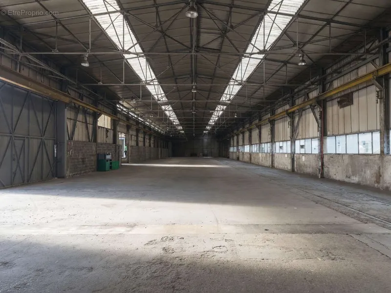 Photo Commerce à Saint-Etienne au prix de 309 000€