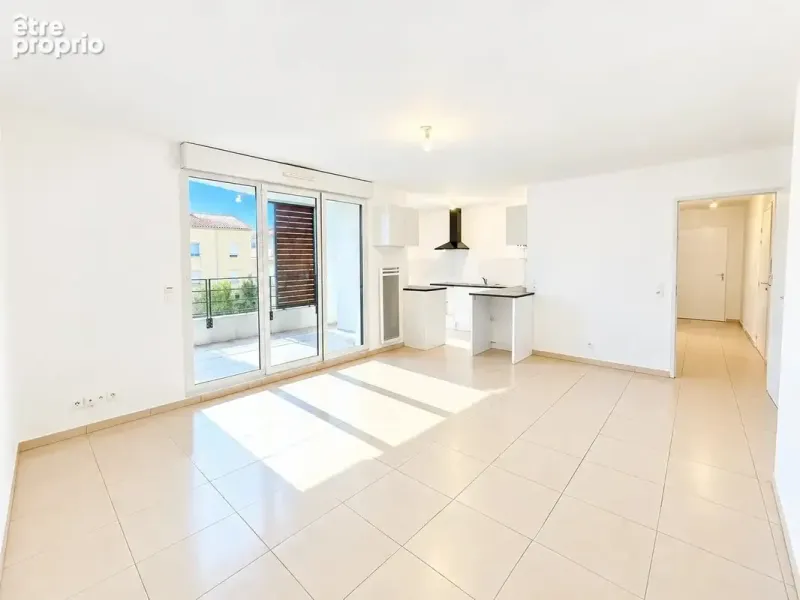 Photo Appartement à Saint-Laurent-Du-Var au prix de 320 800€