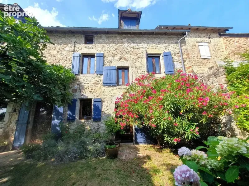 Photo Maison à Lunac au prix de 297 000€
