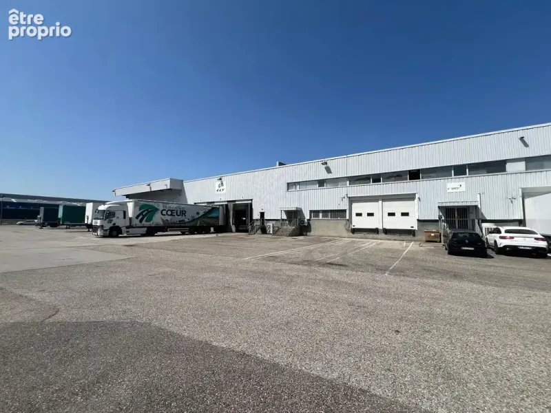 Photo Commerce à Saint-Quentin-Fallavier au prix de 800 000€