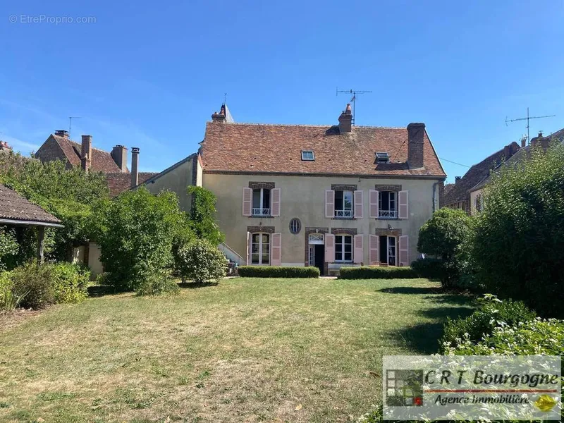 Photo Maison à Mezilles au prix de 430 000€