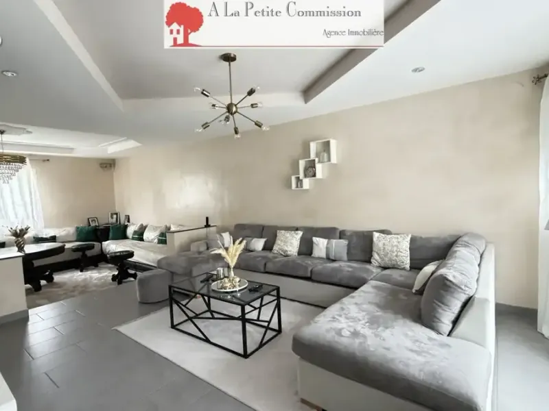 Photo Maison à Barjouville au prix de 440 750€
