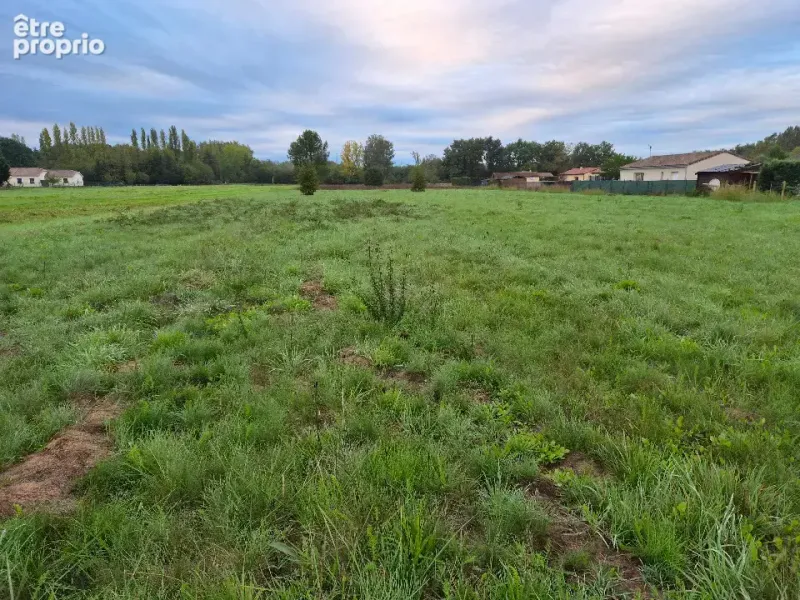 Photo Terrain à Gours au prix de 67 000€