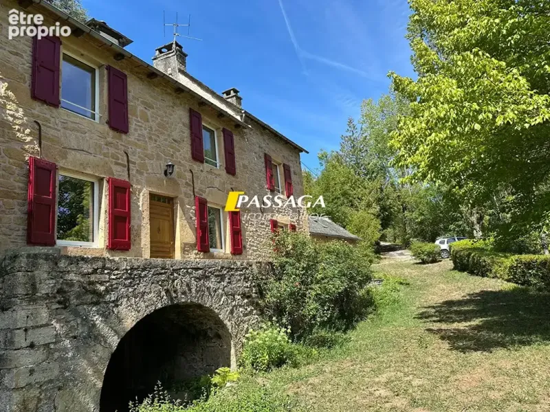 Photo Maison à Saint-Geniez-D'olt au prix de 390 000€