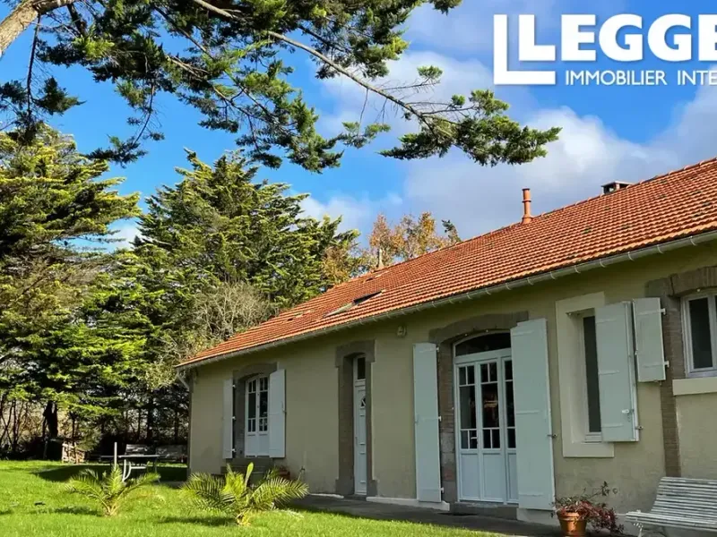 Photo Maison à Avrille au prix de 380 000€