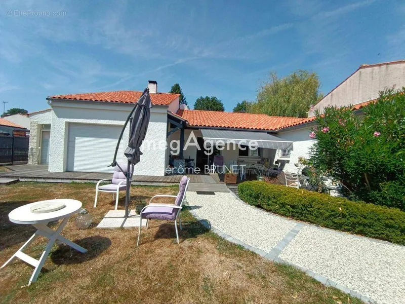 Photo Maison à Moutiers-Les-Mauxfaits au prix de 257 900€