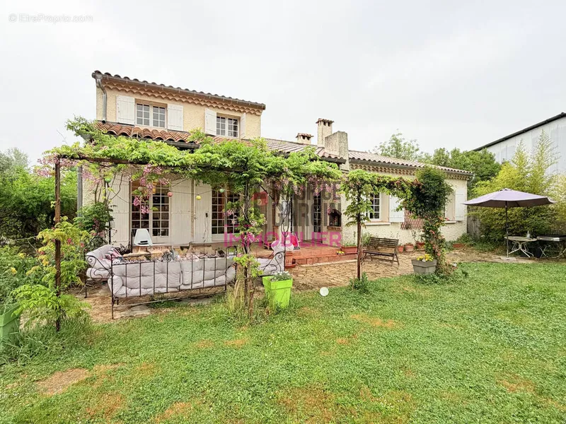 Photo Maison à Chateaurenard au prix de 525 000€