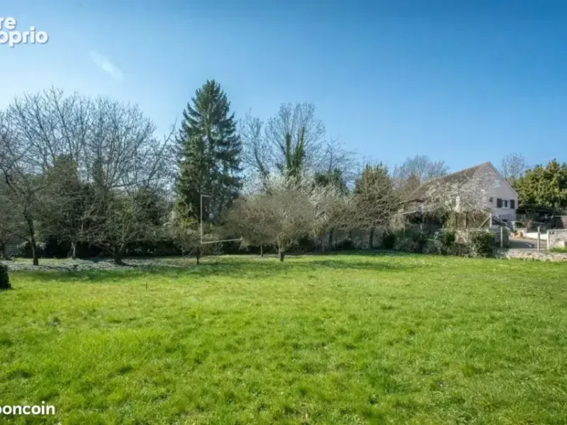 Photo Terrain à Jouy-Le-Moutier au prix de 235 000€