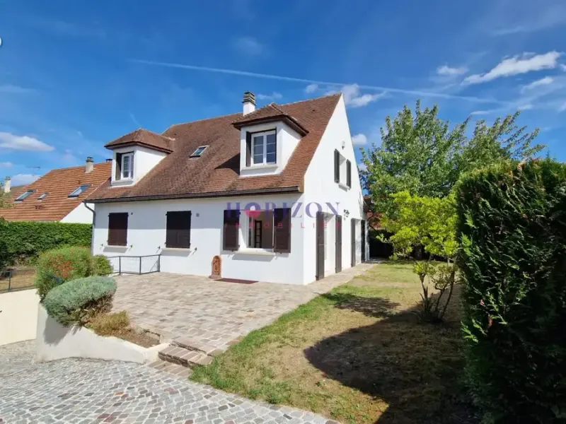 Photo Maison à La Chapelle-En-Serval au prix de 399 000€