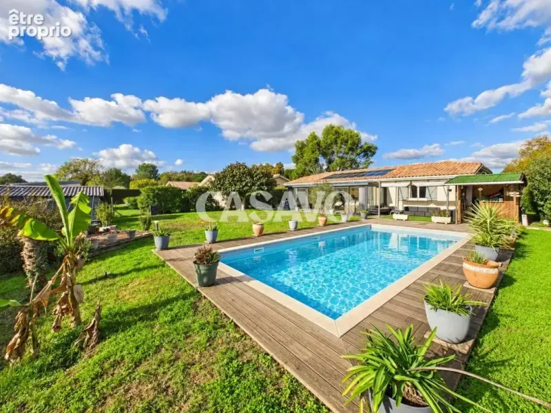Photo Maison à Saint-Medard-En-Jalles au prix de 499 000€