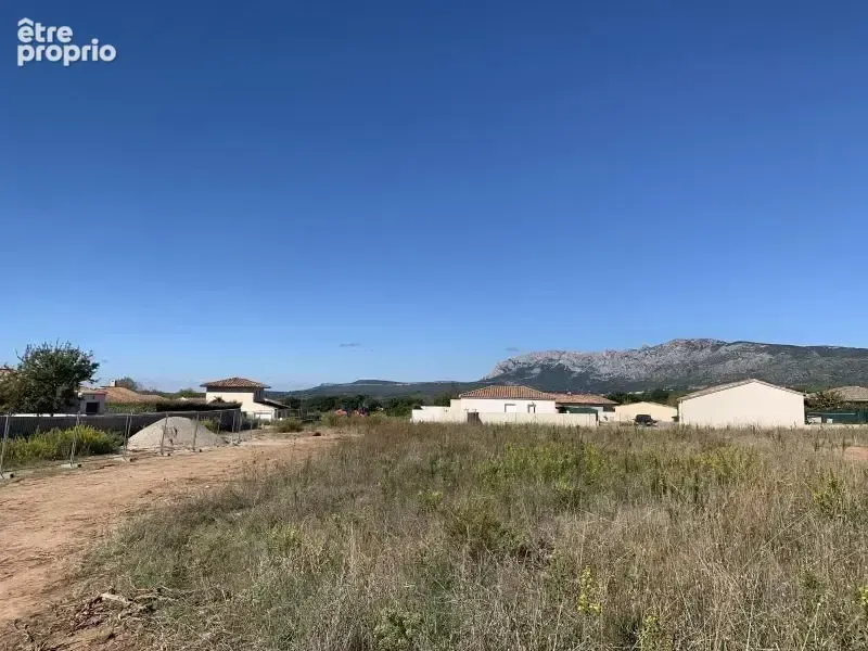 Photo Terrain à Pourrieres au prix de 204 900€