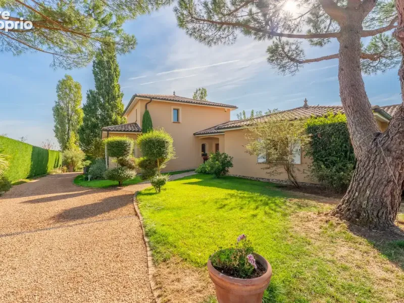 Photo Maison à Saint-Georges-De-Reneins au prix de 1 050 000€