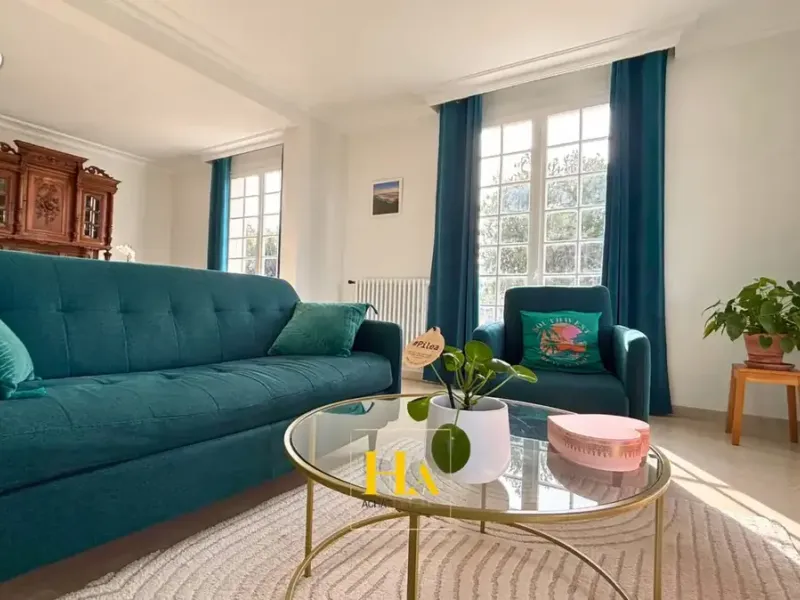 Photo Maison à Mours-Saint-Eusebe au prix de 395 000€