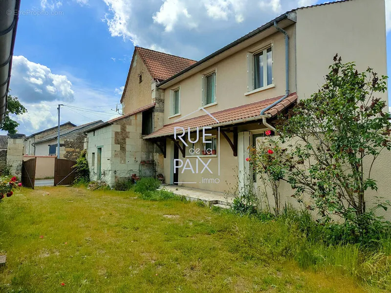 Photo Maison à Lencloitre au prix de 108 400€