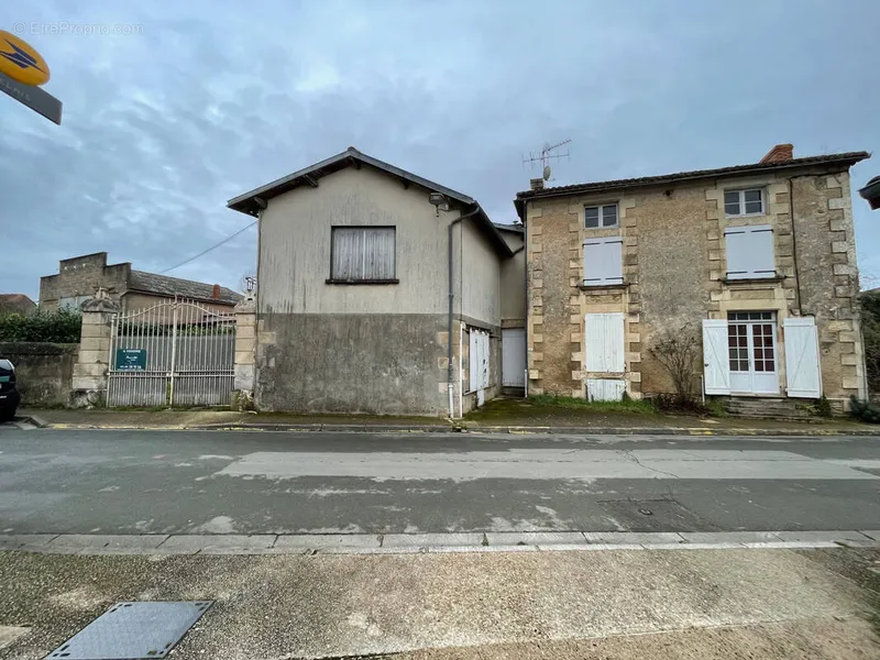 Photo Maison à Savigny-Levescault au prix de 83 900€
