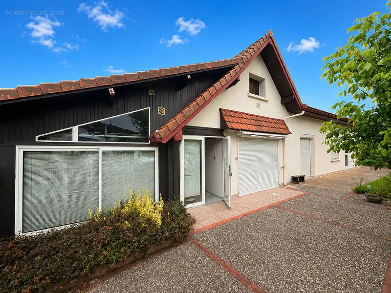 Photo Maison à Juillan au prix de 228 000€