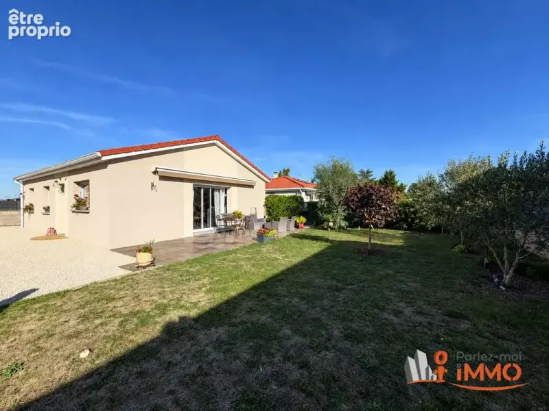 Photo Maison à Chambeon au prix de 235 000€