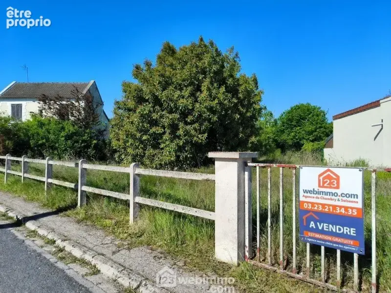 Terrain à bâtir d'une surface de 1157 m²
