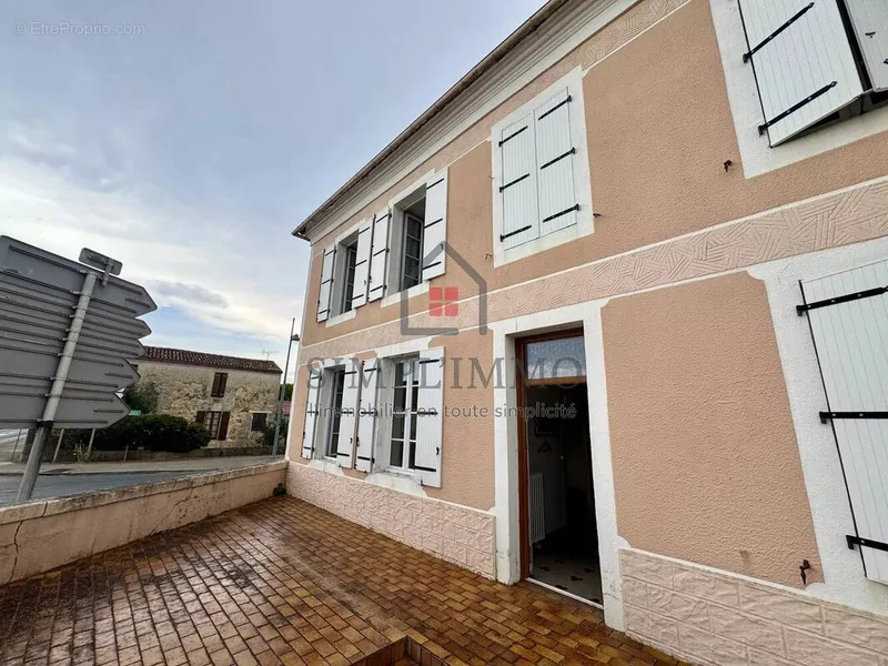 Photo Maison à Saint-Agnant au prix de 136 500€