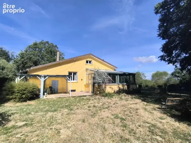 Photo Maison à Menat au prix de 159 900€