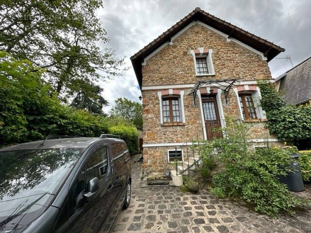 Photo Maison à Bures-Sur-Yvette au prix de 438 000€