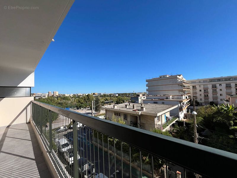 Photo Appartement à Saint-Laurent-Du-Var au prix de 239 000€