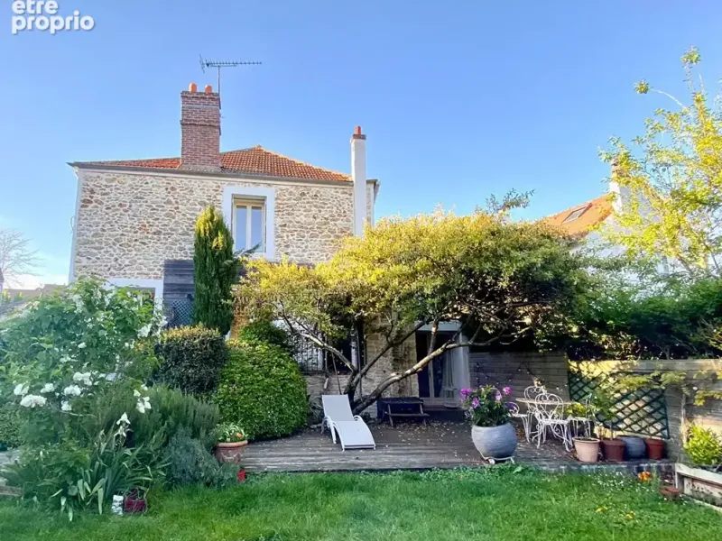 Photo Maison à Crespieres au prix de 582 400€