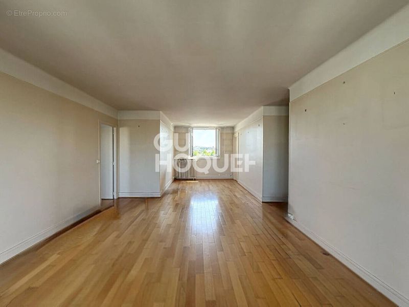 Photo Appartement à Stains au prix de 169 000€