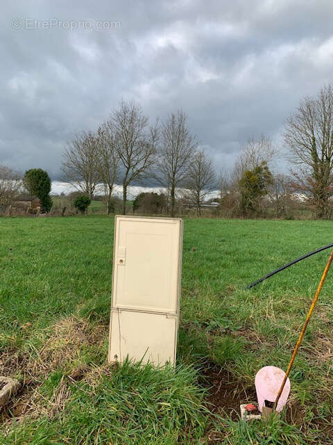 Terrain à AMBRIERES-LES-VALLEES