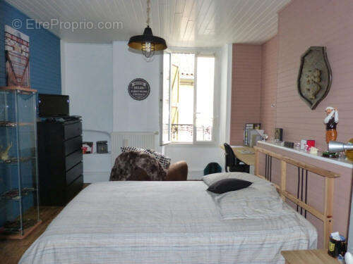 m chambre 2 - Commerce à TRIE-SUR-BAISE