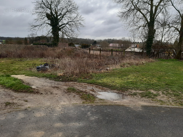 Terrain à CHARMES